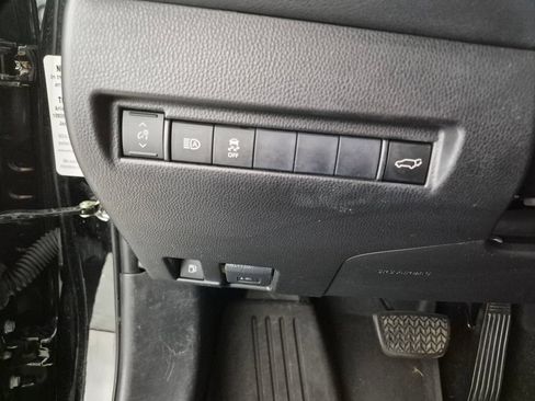 Used 2021 Toyota Venza LE AWD/4WD image 12