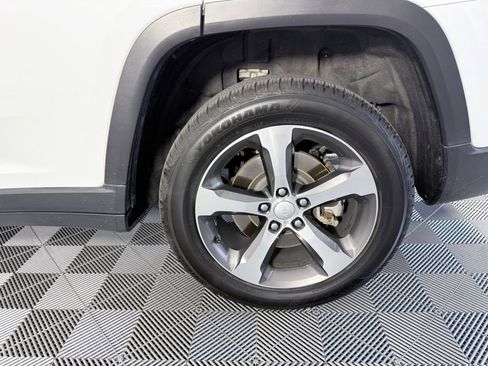 Used 2023 Jeep Grand Cherokee L Limited w/ Luxury Tech Group II image 32