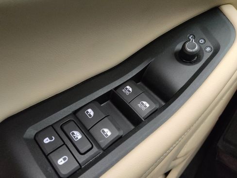 Used 2023 Jeep Grand Cherokee Limited AWD/4WD image 27