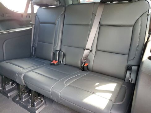 Used 2025 GMC Yukon XL Denali RWD image 13