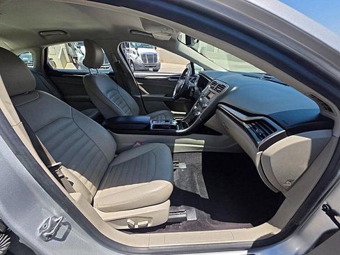 Used 2017 Ford Fusion SE image 15