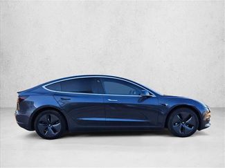 Used 2018 Tesla Model 3 Long Range video 4