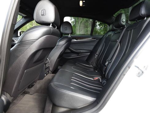 Used 2019 BMW 530i w/ Convenience Package RWD image 17