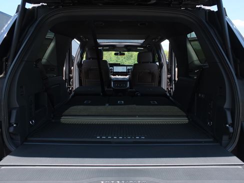 Used 2025 Ford Expedition King Ranch image 18