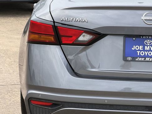 Used 2025 Nissan Altima 2.5 SV FWD image 10