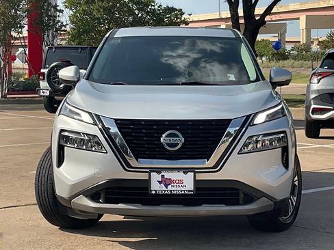 Used 2021 Nissan Rogue SV FWD image 2