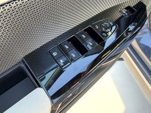 New 2026 BMW i7 xDrive60 w/ Executive Package AWD/4WD image 19