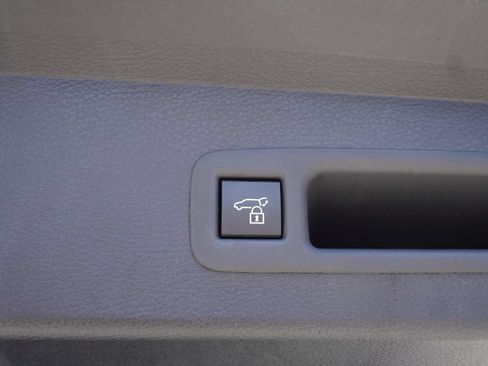 Certified 2026 Toyota Sienna XLE FWD image 9