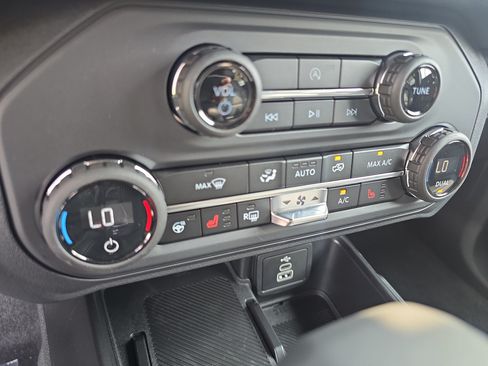 New 2026 Ford Bronco Outer Banks w/ Black Appearance Package AWD/4WD image 22