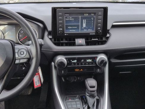 Used 2021 Toyota RAV4 LE image 17