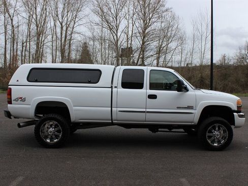 Used 2003 GMC Sierra 2500 SLE w/ Skid Plate Package AWD/4WD image 5