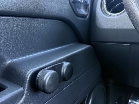 Used 2015 Jeep Patriot Sport image 16