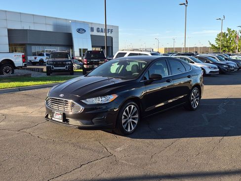 Used 2020 Ford Fusion SE AWD/4WD image 10