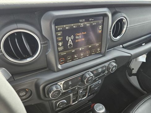 Used 2023 Jeep Wrangler Unlimited Sahara AWD/4WD image 18