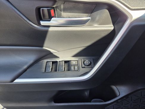 Used 2024 Toyota RAV4 XLE w/ Convenience Package image 10