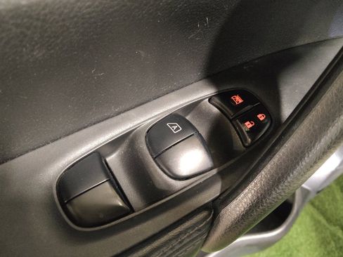 Used 2020 Nissan Rogue Sport S image 27