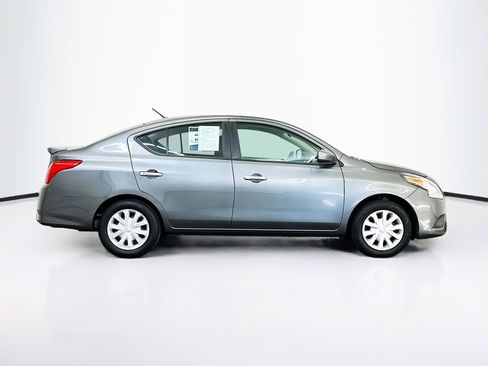 Used 2018 Nissan Versa SV FWD image 10