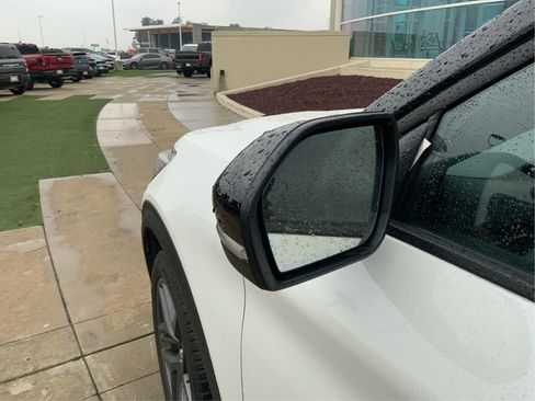 Used 2025 Ford Explorer ST-Line w/ Premium Package image 26