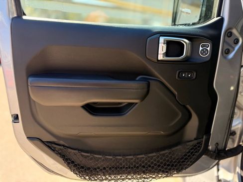 Used 2018 Jeep Wrangler Unlimited Sport S image 16