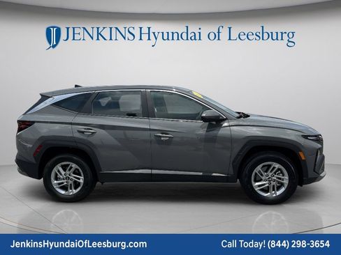 Certified 2025 Hyundai Tucson SE AWD/4WD image 3