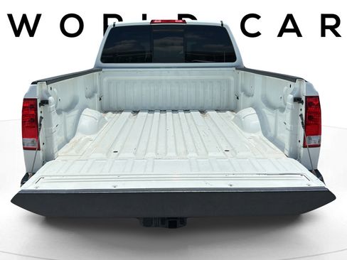 Used 2015 Nissan Titan SV w/ SV Value Truck Package RWD image 9