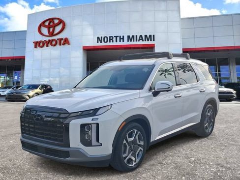 Used 2023 Hyundai Palisade Limited AWD/4WD image 2