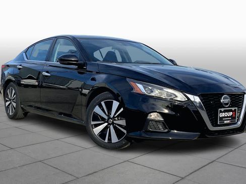 Used 2022 Nissan Altima 2.5 SV w/ SV Premium Package image 2