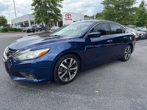 Used 2016 Nissan Altima 2.5 SR FWD image 2