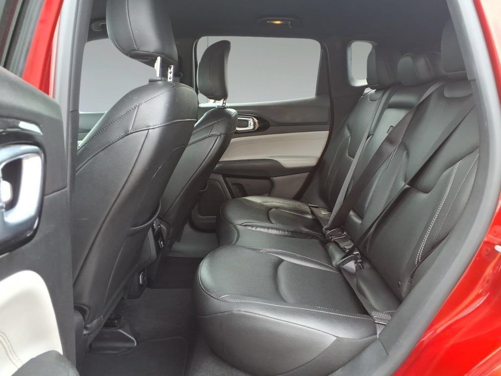 Used 2025 Jeep Compass Limited AWD/4WD image 11