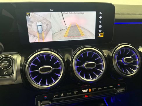 Used 2021 Mercedes-Benz GLB 250 image 38