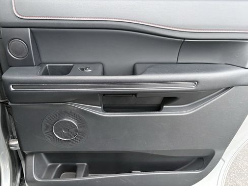Used 2022 Ford Expedition Max Limited image 31