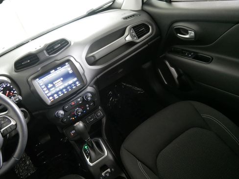 Used 2023 Jeep Renegade Latitude w/ Premium Group AWD/4WD image 11