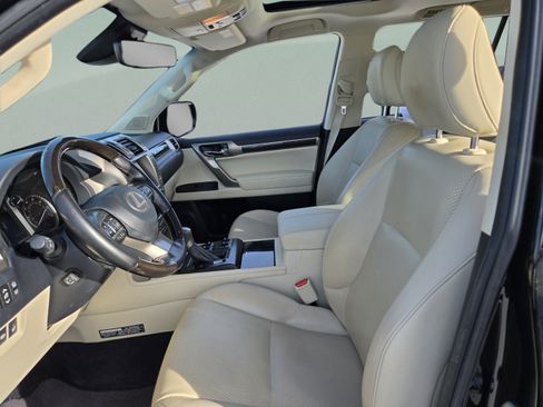 Used 2021 Lexus GX 460 Luxury w/ Accessory Package AWD/4WD image 12