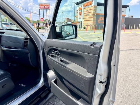 Used 2012 Jeep Liberty Sport AWD/4WD image 32