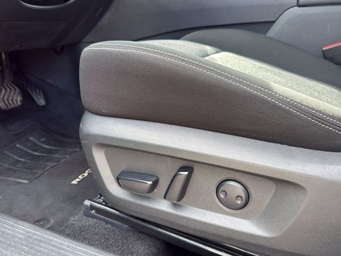Used 2024 Nissan Rogue SV FWD image 10