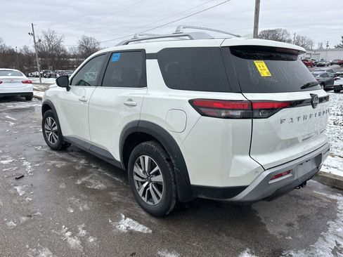 Used 2023 Nissan Pathfinder SL image 6