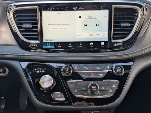 New 2026 Chrysler Pacifica Select AWD/4WD image 9