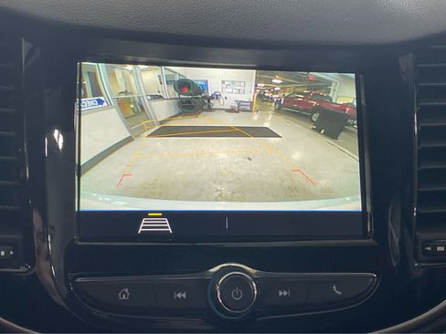 Used 2019 Chevrolet Trax LT w/ LT Convenience Package AWD/4WD image 23