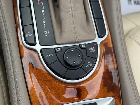 Used 2009 Mercedes-Benz SL 550 image 32