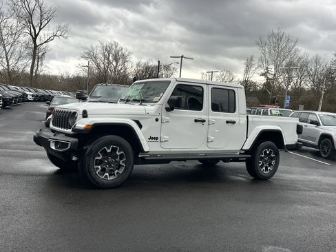 New 2026 Jeep Gladiator Sahara image 23