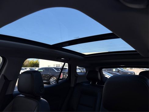 Used 2023 GMC Terrain SLT w/ Elevation Edition image 32