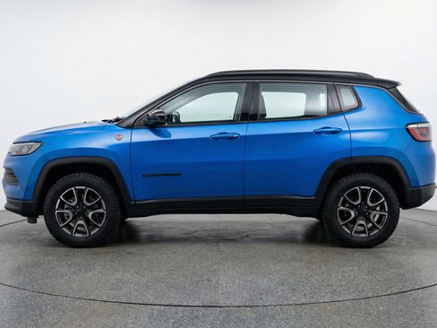 Used 2025 Jeep Compass Trailhawk image 5