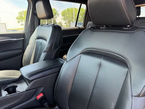 Used 2024 Jeep Grand Cherokee L Limited AWD/4WD image 19