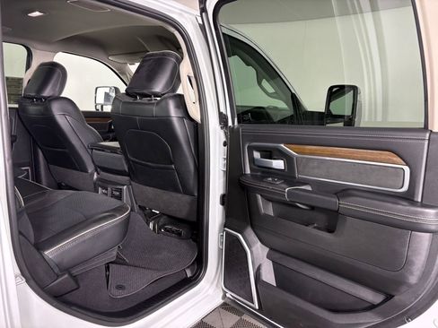 Used 2024 RAM 2500 Laramie image 32