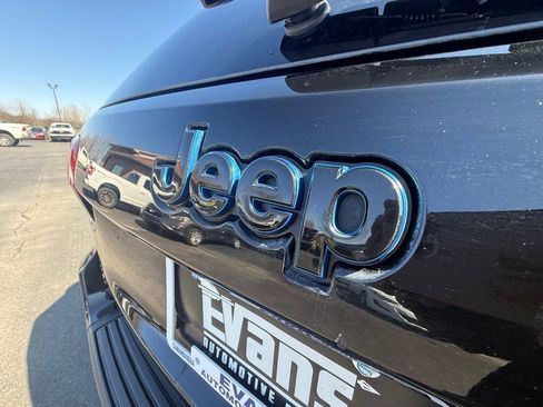 Used 2020 Jeep Grand Cherokee Laredo AWD/4WD image 26