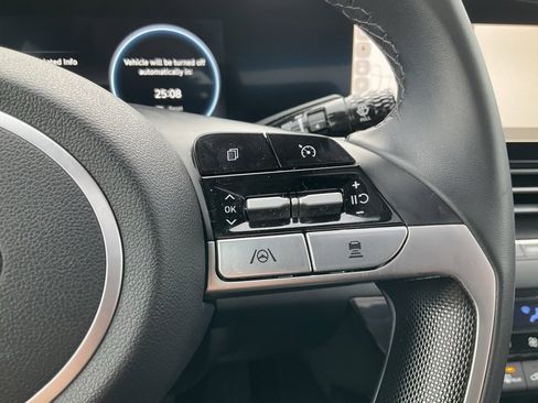 Used 2023 Hyundai Elantra Limited image 7