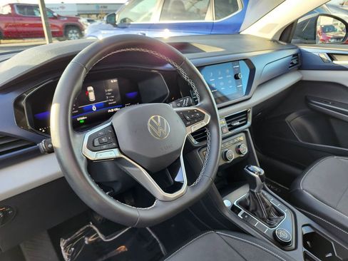 Certified 2022 Volkswagen Taos SE image 7
