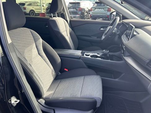 Used 2023 Nissan Rogue SV image 25