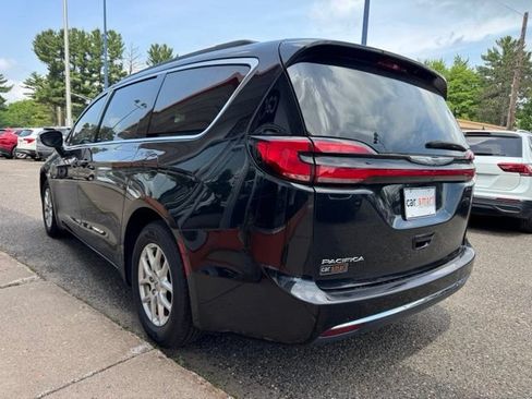 Used 2022 Chrysler Pacifica Touring-L FWD image 5