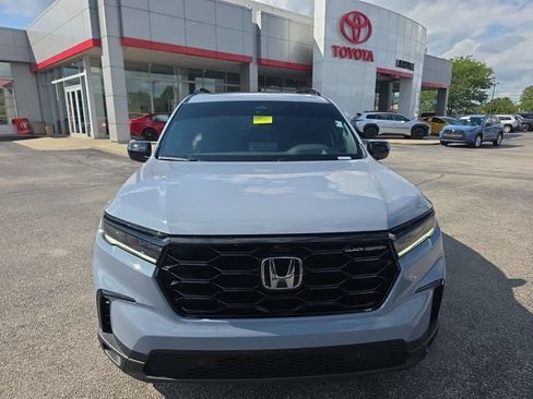 Used 2025 Honda Pilot Black Edition image 3